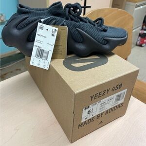 BRAND NEW YEEZY 450